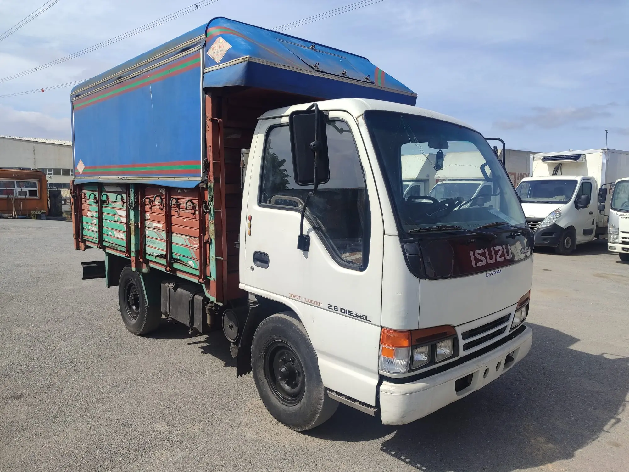 Isuzu Nkr / Kamyonet