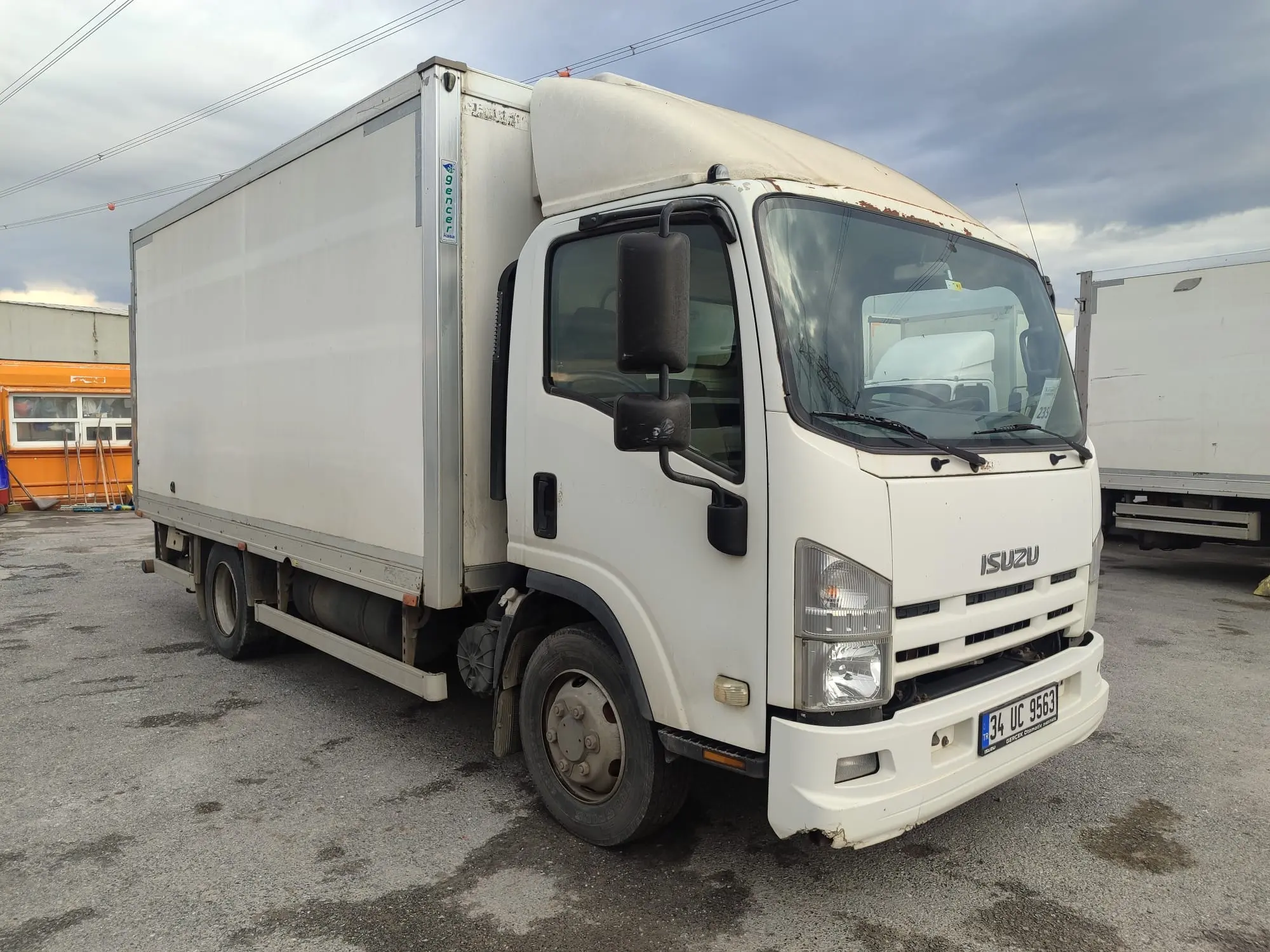 ISUZU NPR FRİGOFİRİK LİFTLİ