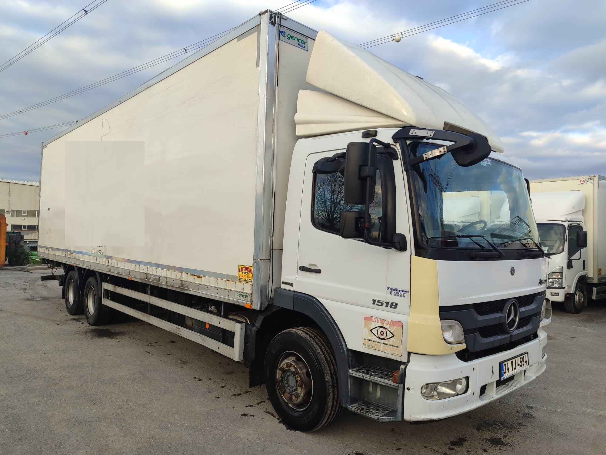 Atego 1518 10 Teker Liftli Fiber Kasa