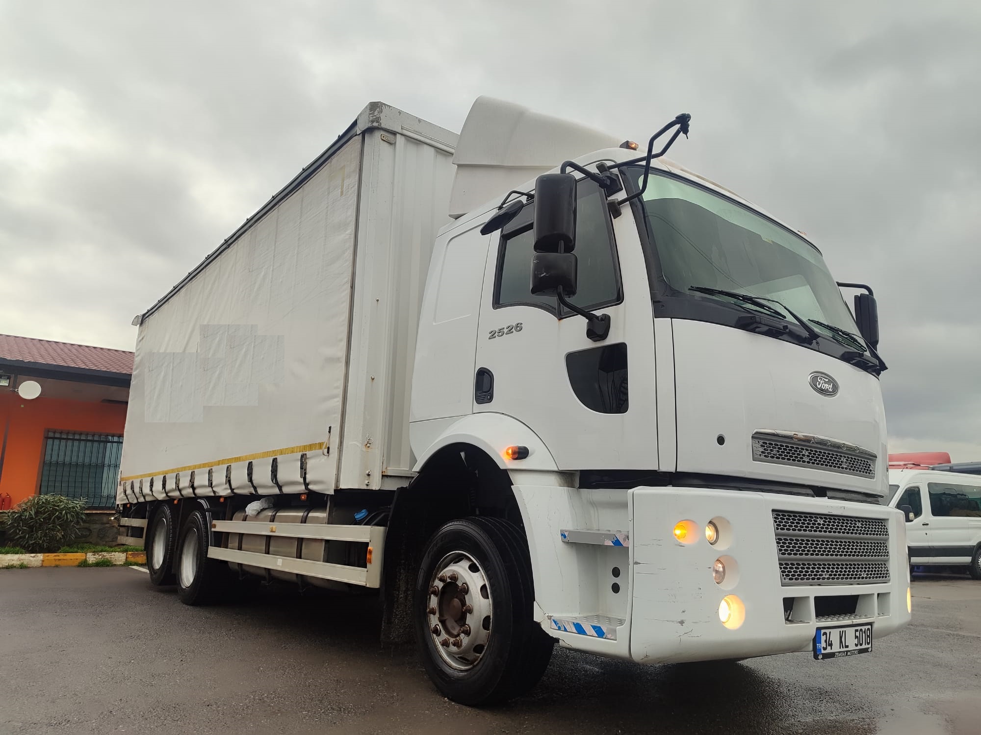 Cargo 2526 Kayar Perdeli Liftli